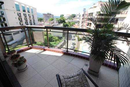 Apartamento à venda com 139m², 3 quartos e 2 vagasQuarto 3 - Varanda