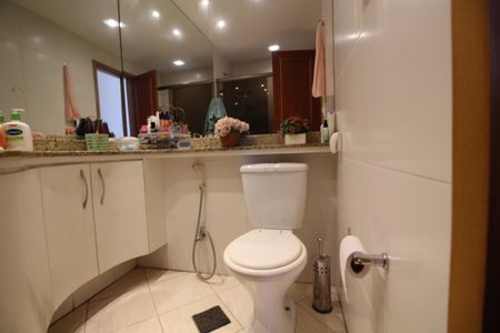 Apartamento à venda com 139m², 3 quartos e 2 vagasBanheiro Social