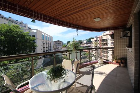 Apartamento à venda com 139m², 3 quartos e 2 vagasVaranda