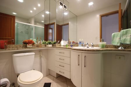 Apartamento à venda com 139m², 3 quartos e 2 vagasBanheiro Social