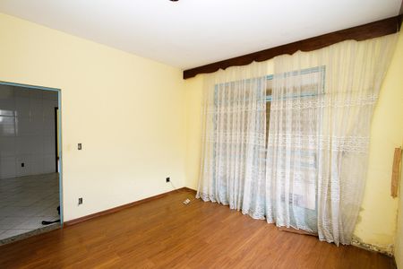 Casa à venda com 180m², 4 quartos e 2 vagasSala