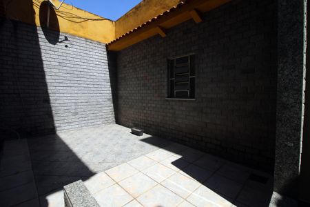 Casa para alugar com 90m², 2 quartos e 1 vagaQuintal