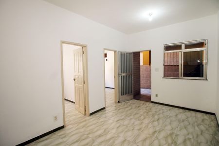 Sala de casa para alugar com 2 quartos, 90m² em Parada de Lucas, Rio de Janeiro