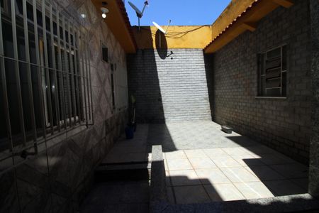 Casa para alugar com 90m², 2 quartos e 1 vagaQuintal