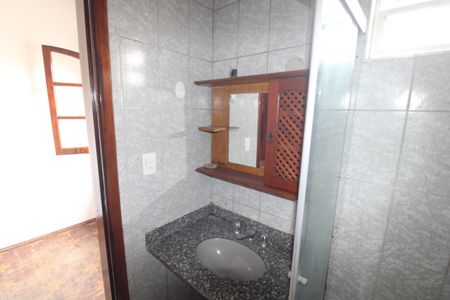 Casa para alugar com 226m², 5 quartos e 2 vagasBanheiro 2