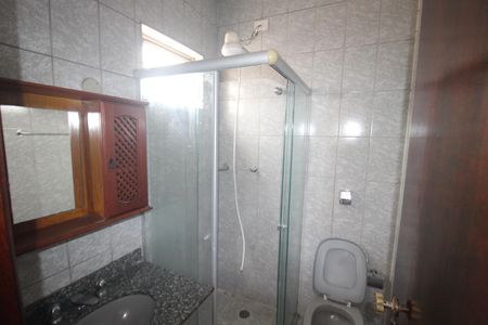 Casa para alugar com 226m², 5 quartos e 2 vagasBanheiro 2