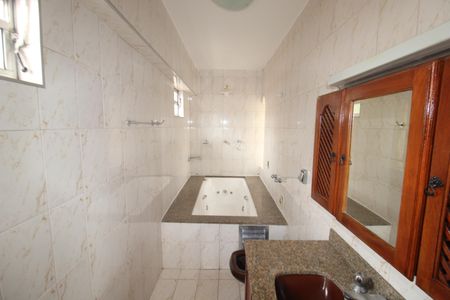 Casa para alugar com 226m², 5 quartos e 2 vagasBanheiro