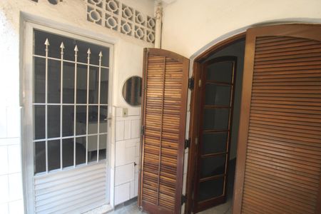 Casa para alugar com 160m², 2 quartos e 1 vagaÁrea da Frente