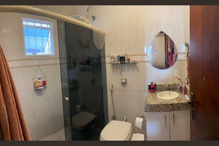 Casa à venda com 130m², 4 quartos e 2 vagasBanheiro