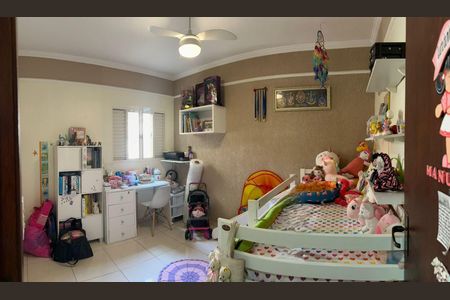 Casa à venda com 130m², 4 quartos e 2 vagasQuarto