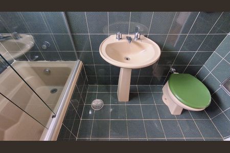 Casa à venda com 164m², 3 quartos e 2 vagasBanheiro Social 