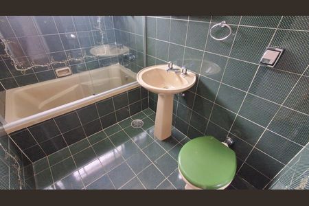 Casa à venda com 164m², 3 quartos e 2 vagasBanheiro Social 