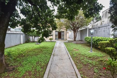 Casa para alugar com 425m², 2 quartos e 3 vagas Casa para alugar com 425m², 2 quartos e 3 vagasQuintal