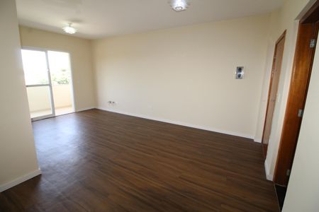 Sala de apartamento para alugar com 3 quartos, 98m² em Parque Industrial, São José dos Campos