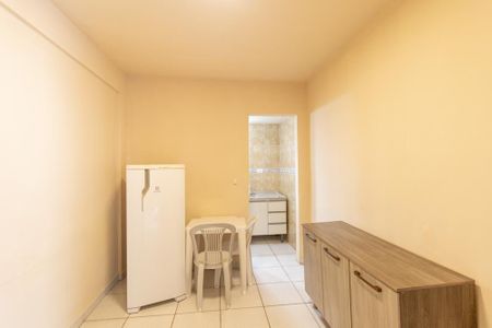 Sala de apartamento para alugar com 1 quarto, 27m² em Fazendinha, Curitiba