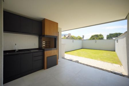 Churrasqueira e quintal  de casa para alugar com 3 quartos, 175m² em Lagoa da Conceição, Florianópolis