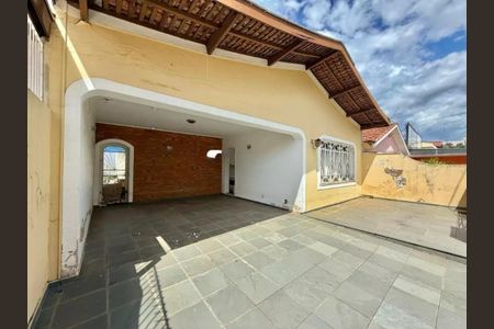 Casa à venda com 198m², 4 quartos e 3 vagas Casa à venda com 198m², 4 quartos e 3 vagasFoto 02