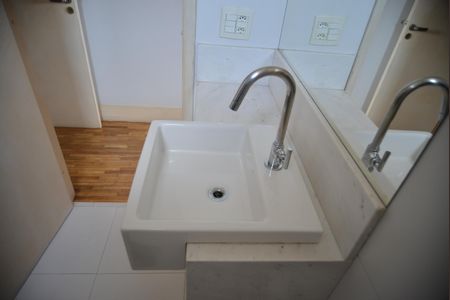 Apartamento à venda com 82m², 2 quartos e 2 vagasBanheiro da Suíte