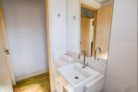 Apartamento à venda com 82m², 2 quartos e 2 vagasBanheiro da Suíte