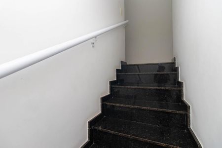 Casa para alugar com 120m², 2 quartos e 1 vagaEscada