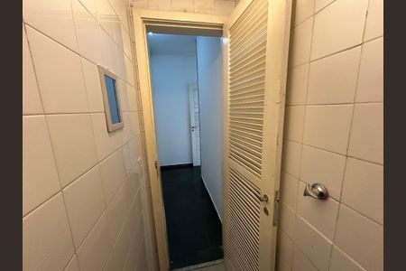 Apartamento à venda com 885m², 3 quartos e sem vagaBanheiro de serviço