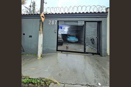 Casa à venda com 180m², 3 quartos e 3 vagas Casa à venda com 180m², 3 quartos e 3 vagasFachada