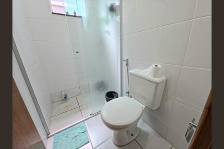 Casa à venda com 180m², 3 quartos e 3 vagas Casa à venda com 180m², 3 quartos e 3 vagasBanheiro social