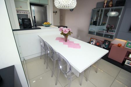 Apartamento à venda com 65m², 2 quartos e 2 vagas Apartamento à venda com 65m², 2 quartos e 2 vagasSala de Jantar