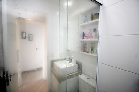 Apartamento à venda com 65m², 2 quartos e 2 vagas Apartamento à venda com 65m², 2 quartos e 2 vagasBanheiro da Suíte