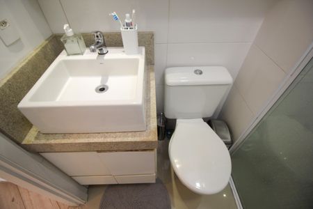 Apartamento à venda com 65m², 2 quartos e 2 vagas Apartamento à venda com 65m², 2 quartos e 2 vagasBanheiro da Suíte