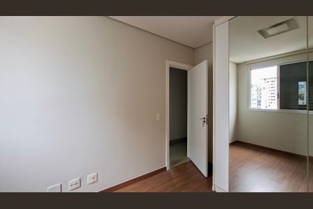 Apartamento à venda com 97m², 3 quartos e 2 vagasQuarto 2