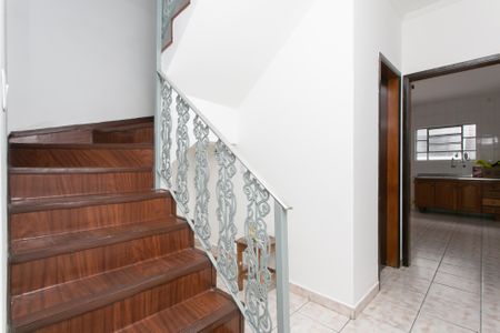 Casa para alugar com 124m², 2 quartos e 2 vagasHall - Escada 