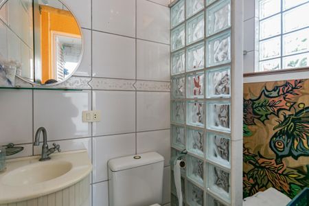 Casa à venda com 220m², 4 quartos e 4 vagas Casa à venda com 220m², 4 quartos e 4 vagasBanheiro