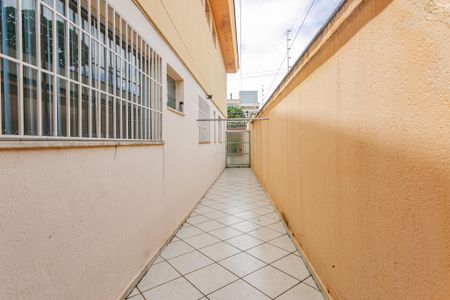 Casa à venda com 220m², 4 quartos e 4 vagas Casa à venda com 220m², 4 quartos e 4 vagasCorredor