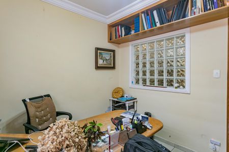 Casa à venda com 220m², 4 quartos e 4 vagas Casa à venda com 220m², 4 quartos e 4 vagasEscritório