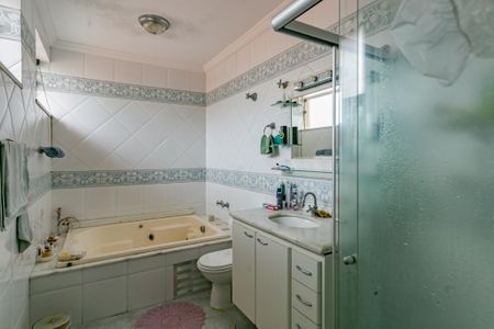 Casa à venda com 220m², 4 quartos e 4 vagasBanheiro da Suíte 3