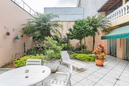 Casa à venda com 220m², 4 quartos e 4 vagas Casa à venda com 220m², 4 quartos e 4 vagasQuintal