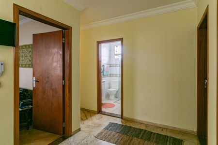 Casa à venda com 220m², 4 quartos e 4 vagas Casa à venda com 220m², 4 quartos e 4 vagasHall dos quartos