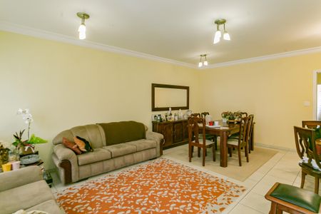 Casa à venda com 220m², 4 quartos e 4 vagas Casa à venda com 220m², 4 quartos e 4 vagasSala