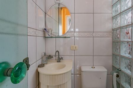 Casa à venda com 220m², 4 quartos e 4 vagasBanheiro