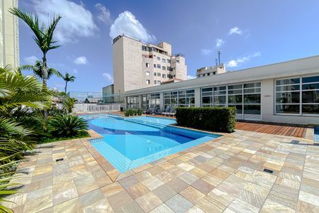 Apartamento para alugar com 151m², 3 quartos e 3 vagas Apartamento para alugar com 151m², 3 quartos e 3 vagasÁrea comum - Piscina