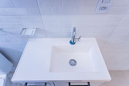 Banheiro e área de serviço de casa para alugar com 1 quarto, 22m² em Jardim Peri, São Paulo