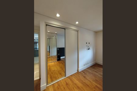 Apartamento à venda com 74m², 2 quartos e 2 vagas Apartamento à venda com 74m², 2 quartos e 2 vagasSuíte