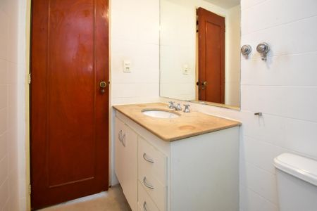 Apartamento à venda com 126m², 3 quartos e 2 vagas Apartamento à venda com 126m², 3 quartos e 2 vagasbanheiro corredor