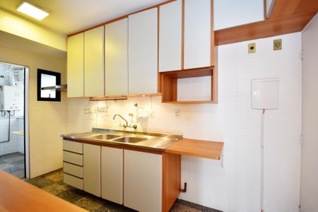 Apartamento à venda com 126m², 3 quartos e 2 vagas Apartamento à venda com 126m², 3 quartos e 2 vagascozinha