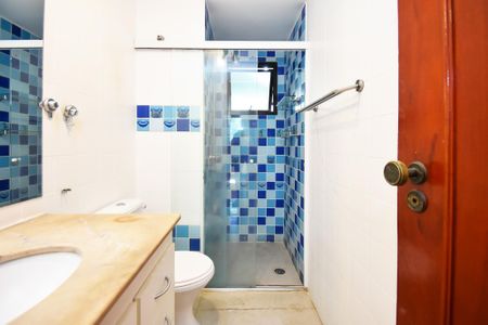 Apartamento à venda com 126m², 3 quartos e 2 vagas Apartamento à venda com 126m², 3 quartos e 2 vagasbanheiro corredor