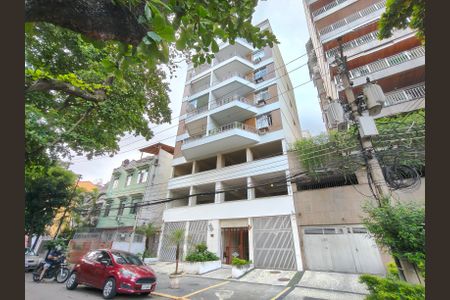 Apartamento à venda com 76m², 2 quartos e 1 vaga Apartamento à venda com 76m², 2 quartos e 1 vagaFachada e portaria