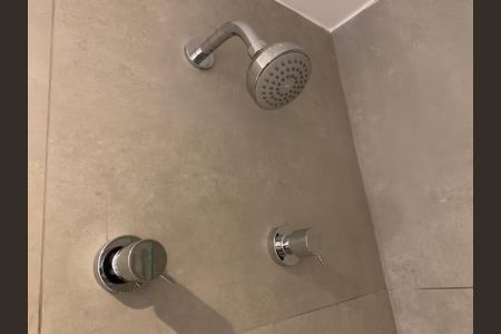 Banheiro de apartamento para alugar com 1 quarto, 25m² em Indianópolis, São Paulo