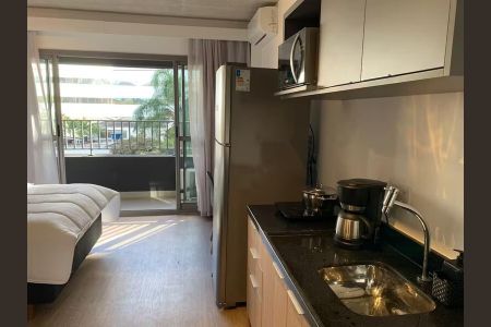 Cozinha de apartamento para alugar com 1 quarto, 25m² em Indianópolis, São Paulo