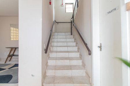 Apartamento à venda com 69m², 2 quartos e 1 vagaEscada